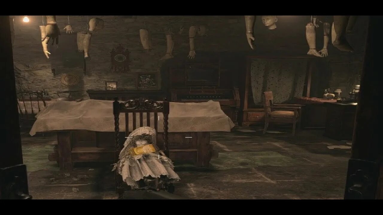 Дом 29.03 2025 после заката. Resident evil village дом беневенто. resident evil 8 village донна беневенто. rezident evil 8 дом бениевенто.