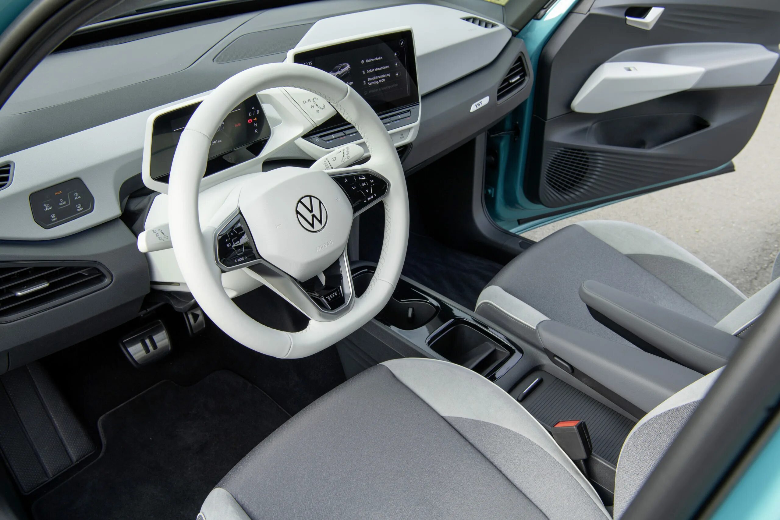 Volkswagen id купить. Volkswagen id3. Volkswagen ID.3 Interior. Фольксваген электромобиль ID 3. Volkswagen id6 2021.