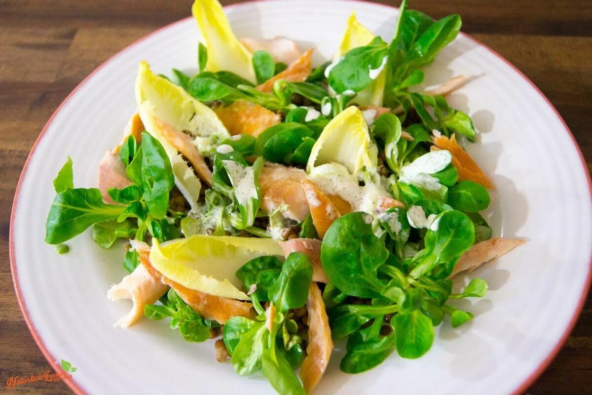 Салат с утиной грудкой и рукколой. Теплый салат с утиной грудкой. Утиный салат. Салат с уткой и грушей. Утиный салат.