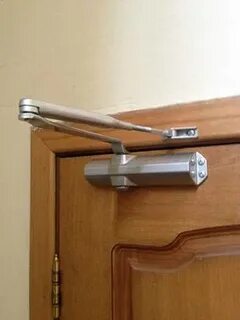 Установка доводчика на деревянную дверь