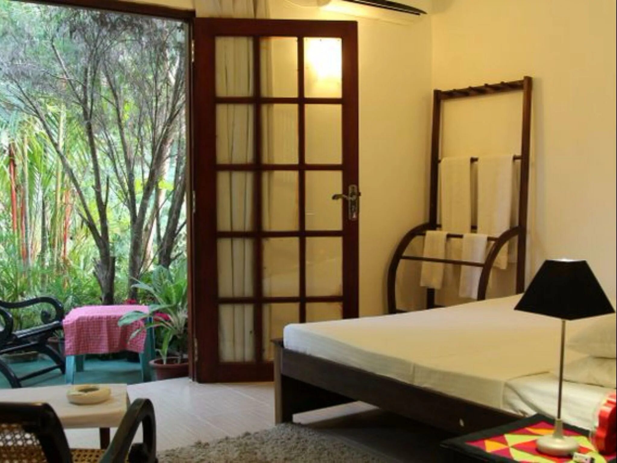 Stay home лого. Stay home 2. Save life логотип. Stay home 2. Stay home.