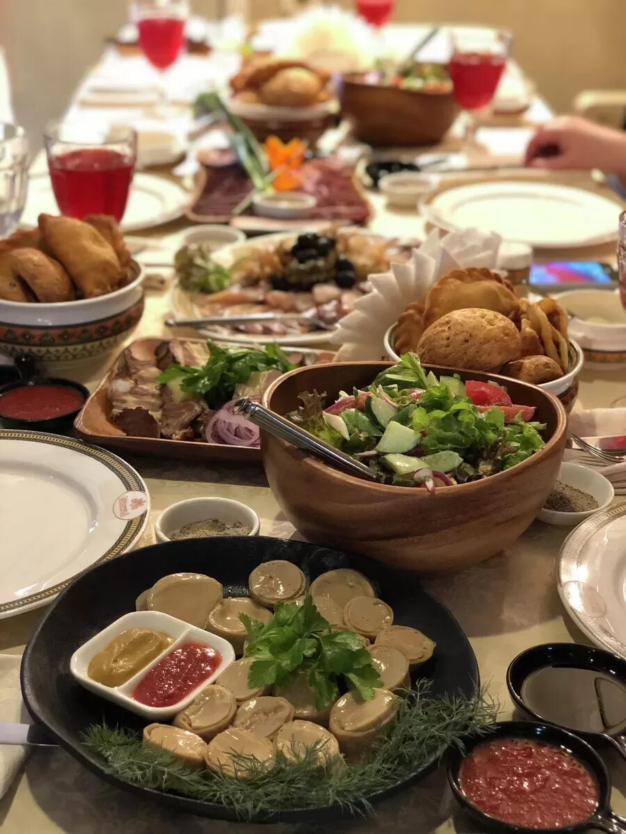 Курт кымыз шубат. Тарбахов иннокентий иннокентьевич повар. Якутская еда. Якутская кухня. Кухня якутов.