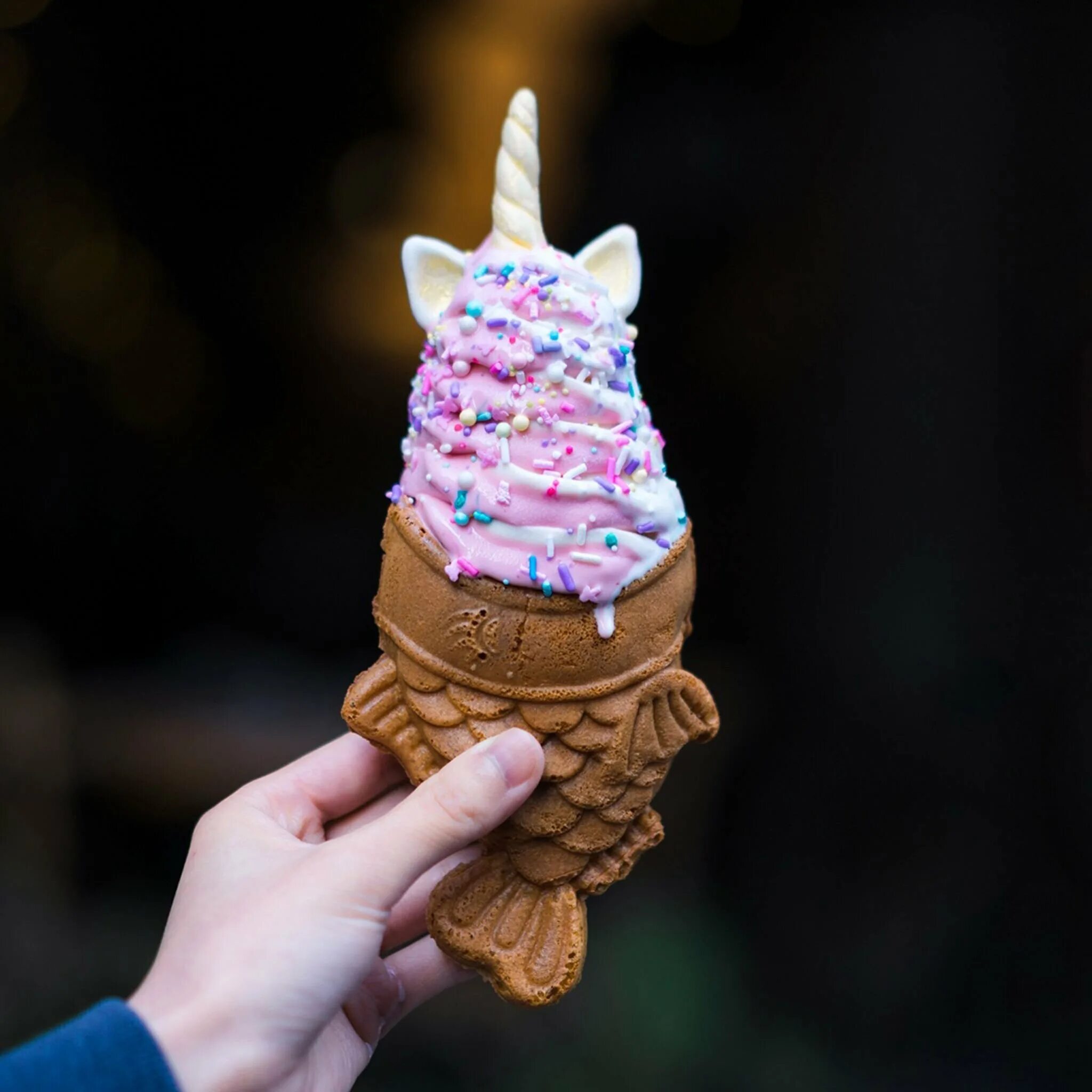 Мороженое единорог. Мороженое с единорожкой. Мороженое единорог корнетто пончик. Мороженое радужный единорог. Мороженое единорог.