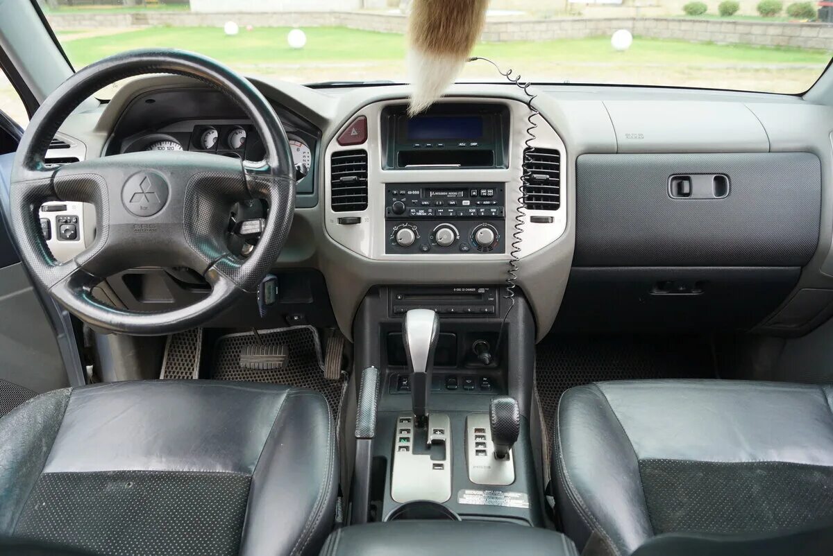 Салон митсубиси паджеро 3. Митсубиси паджеро 3 салон. 2 дизель. Mitsubishi pajero 2000 салон. Паджеро 4 салон.