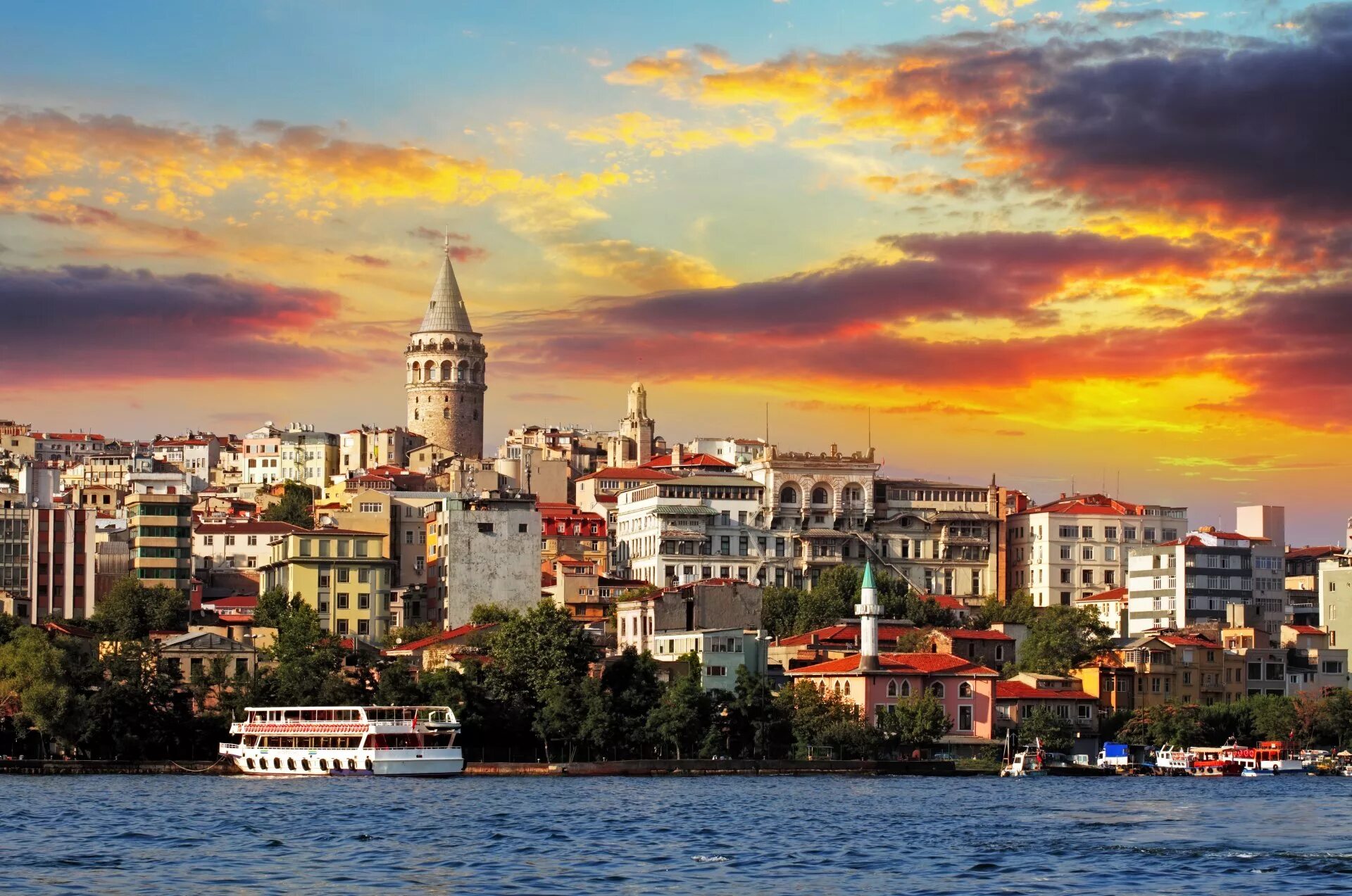 Best turkey. Босфор Галатская башня. Галатская башня Бейоглу. Турция Галатская башня (г. Стамбул). Стамбул Галатская башня пейзаж.
