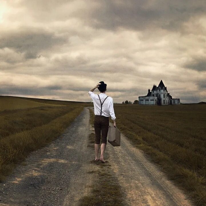 возвращаться затемно