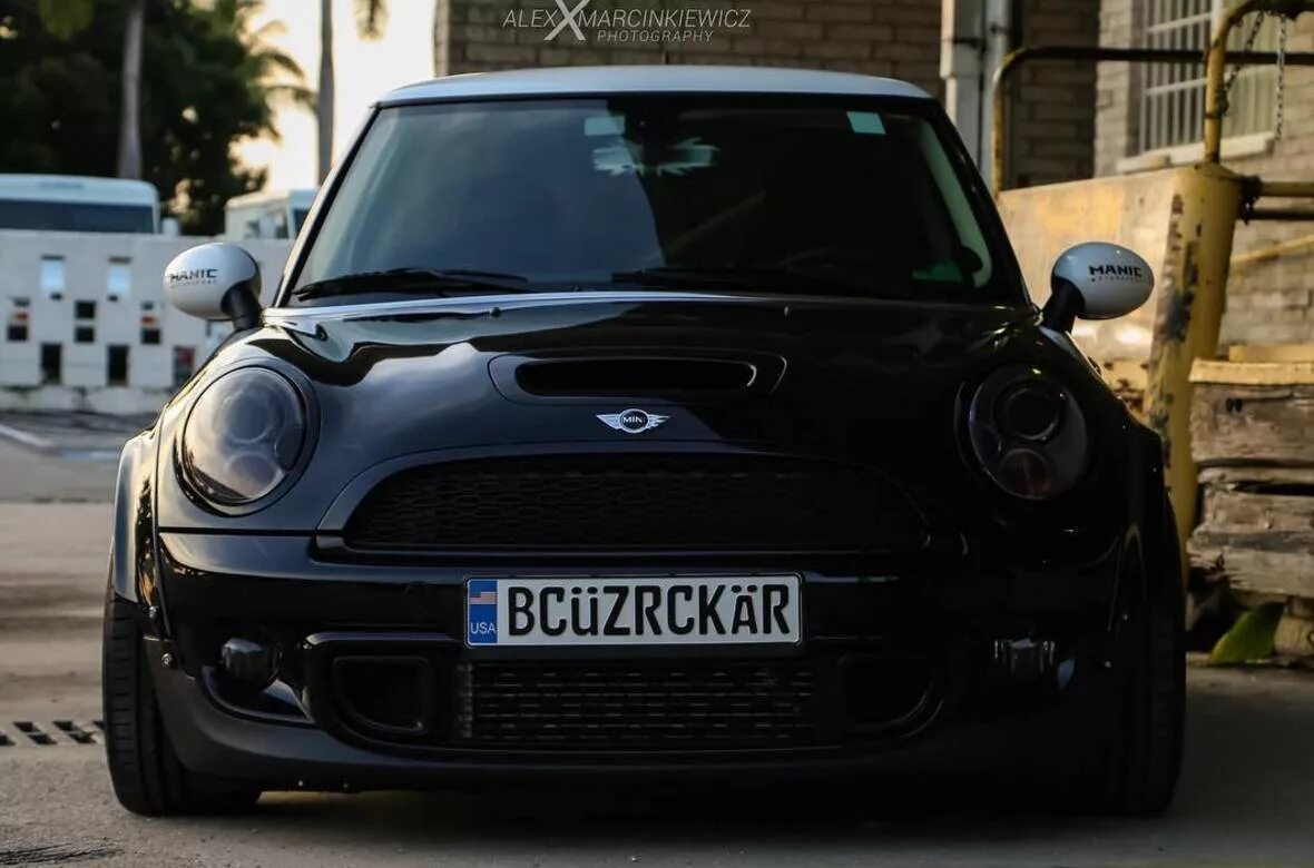 Фары mini cooper. Фара Mini r56. Mini Cooper r56 wide body. Широкие колеса на мини Купер. Тонирование фар Mini Cooper.