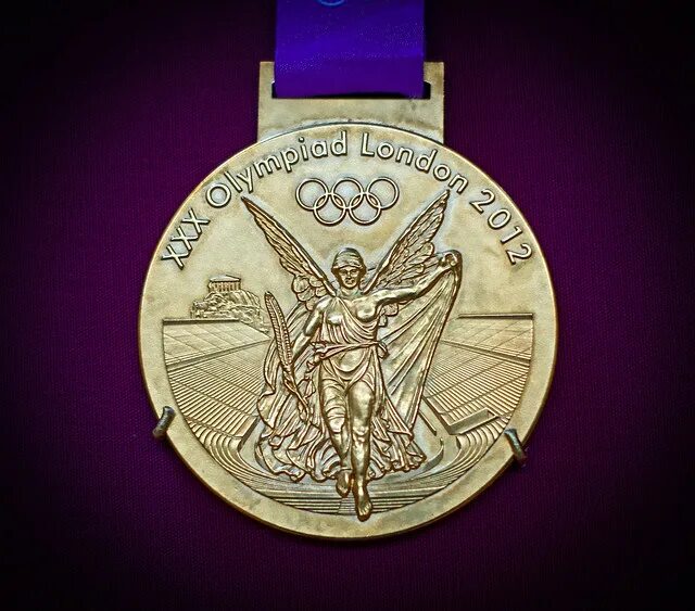 Medal 2012. Олимпийская медаль Лондон 2012. Медали олимпиады 2012 Лондон. Золотая медаль Олимпийских игр Лондон 2012. Медаль серебро Лондон 2012.