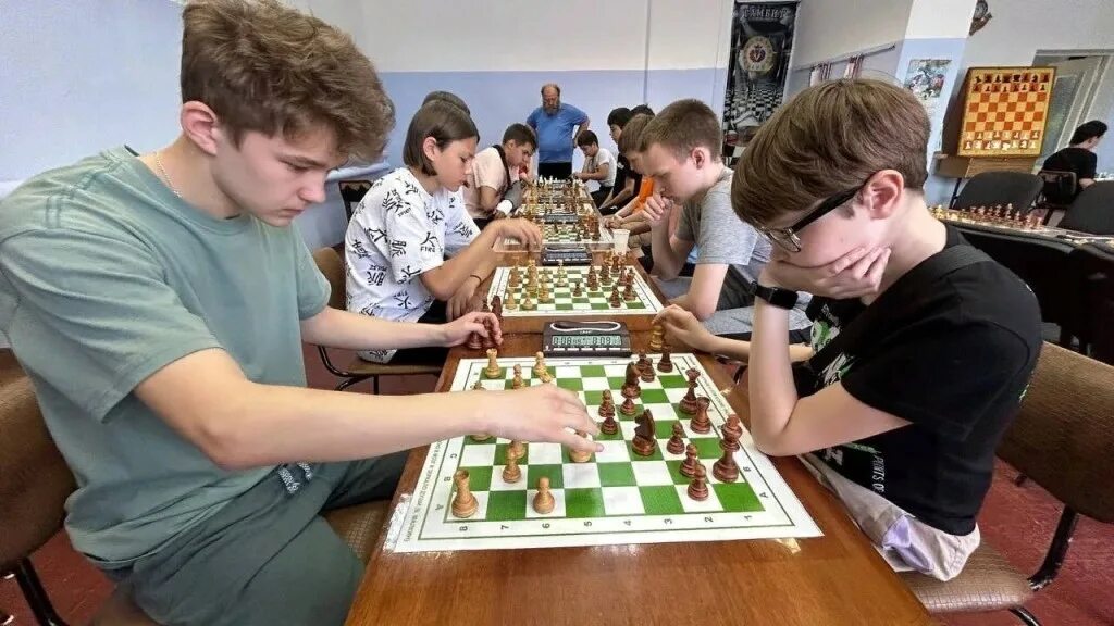 День шахмат. Гейдман 4 класс 2 часть учебник. В зимнем лагере проходил шахматный турнир число. Ежегодные соревнования по шахматам в называевске. Единая россия+шахматы.