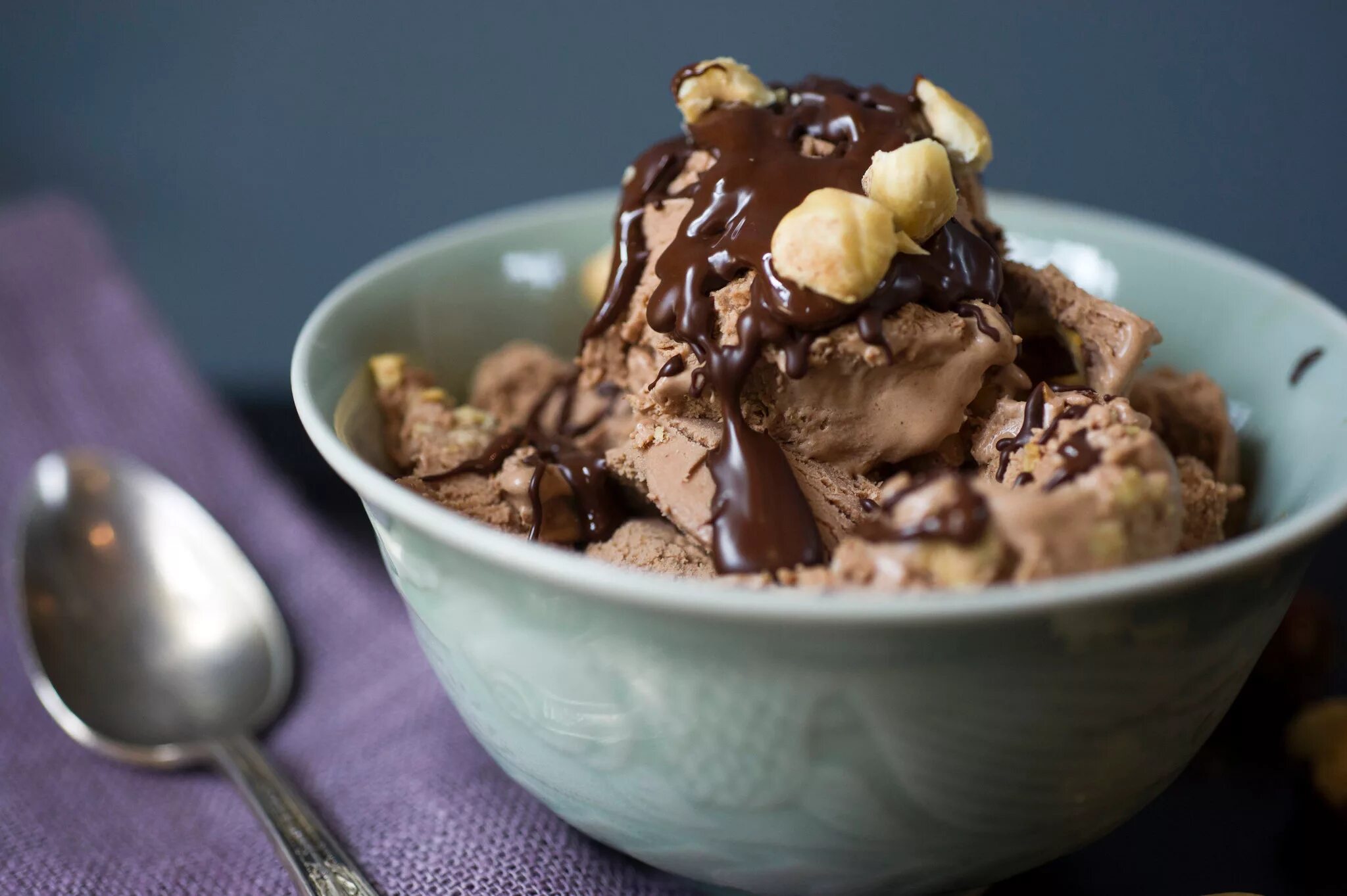 Шоколадное мороженое джелато. Chocolate Hazelnut Cream. Мороженое пломбир шоколадный. Мороженое шоколадное с орешками. Choco ice