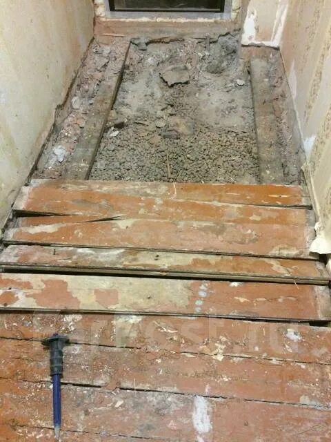 Ремонт деревянных полов в квартире своими руками Как выровнять деревянный пол фанерой не срывая доски, подложка, укладка ОСБ и ДВ