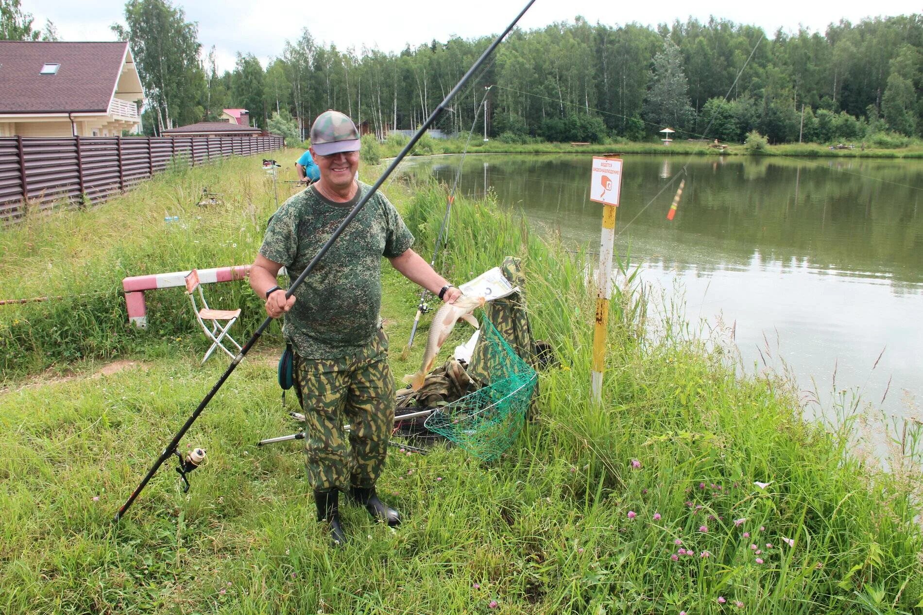 Платная рыбалка трубицино. Платная рыбалка. Рыбалка на платных прудах. Платник рыбалка. Платная рыбалка Красноярск.