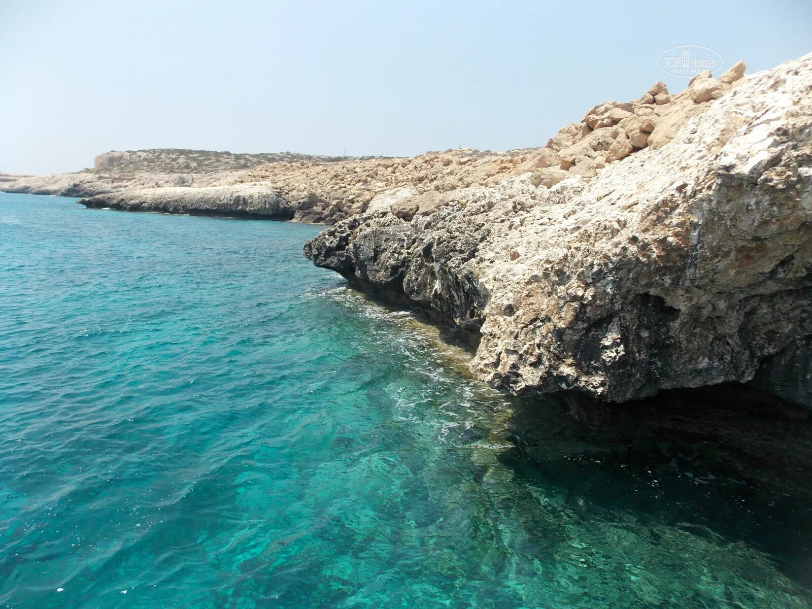 Большие острова средиземного моря. Средиземное море Кипр. Средиземное море СЛХО. Средиземное море Сохо. Средиземное море Кипр фото.