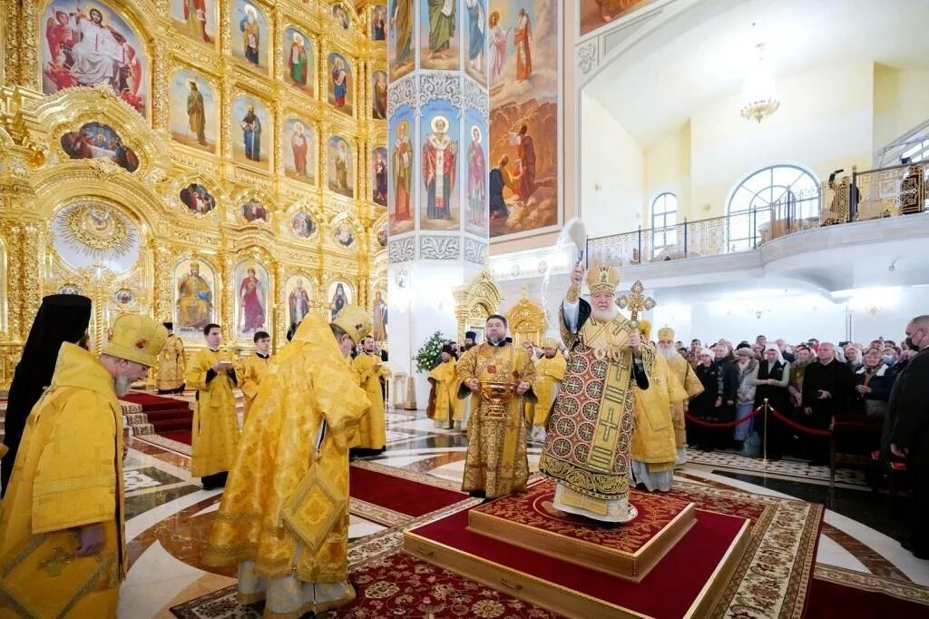 Михаило архангельском кафедральном соборе. Михаило-архангельский кафедральный собор архангельск. архангельск новый храм. храм в архангельске соборе освящал патриарх кирилл.