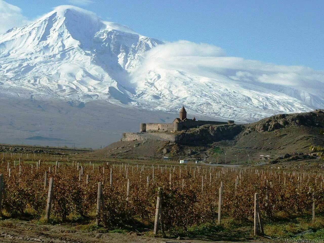 Гора Арарат. Граница Армении и Турции Арарат. Арарат граница с Турцией. Гора Арарат в Армении. Арарат находится в армении