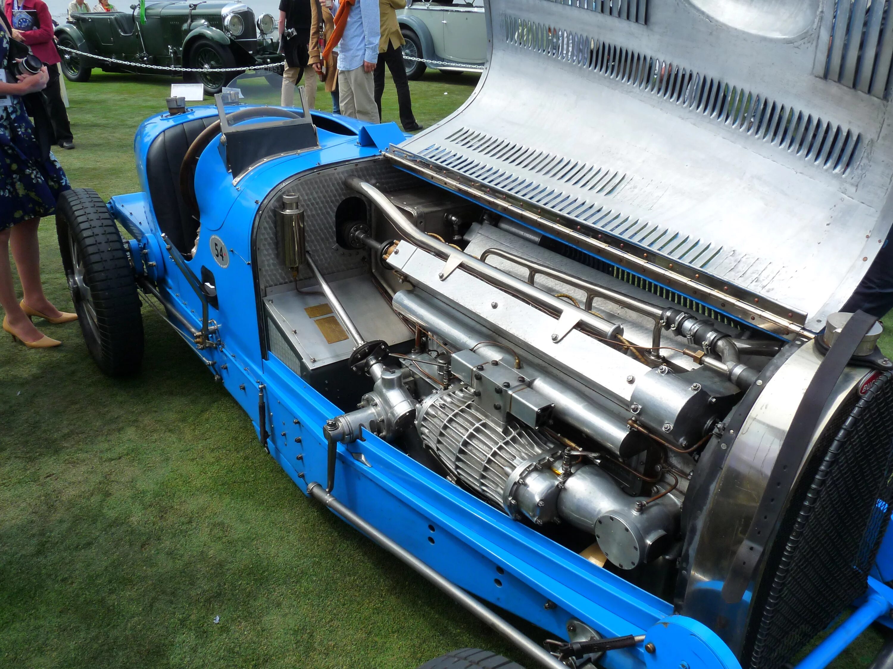 Бугатти Вейрон двигатель v16. W16 двигатель Bugatti. Двигатель v16 Bugatti. V16 двигатель Бугатти. Двигатели bugatti