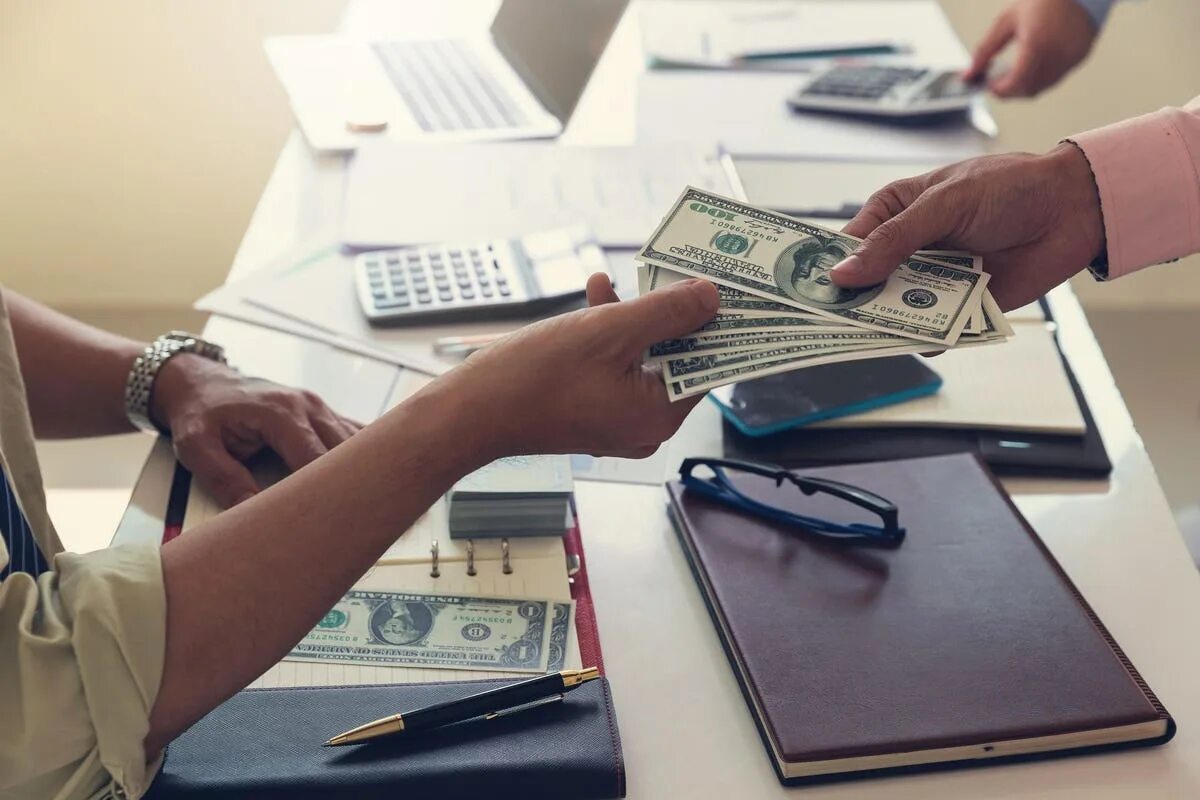 Cash advance bad credit. Деньги эстетика рубли. Funding payment. Трансфер денег. Заработная плата эстетика.