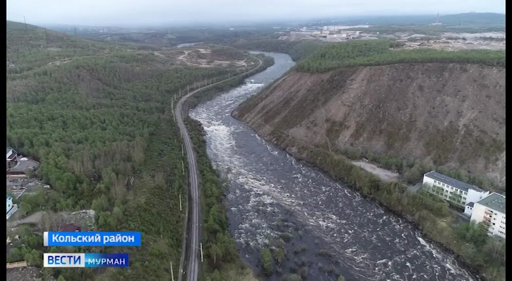 Вода в реке кола. Кильдинстрой мурманская. река кола половодье. город кильдинстрой.
