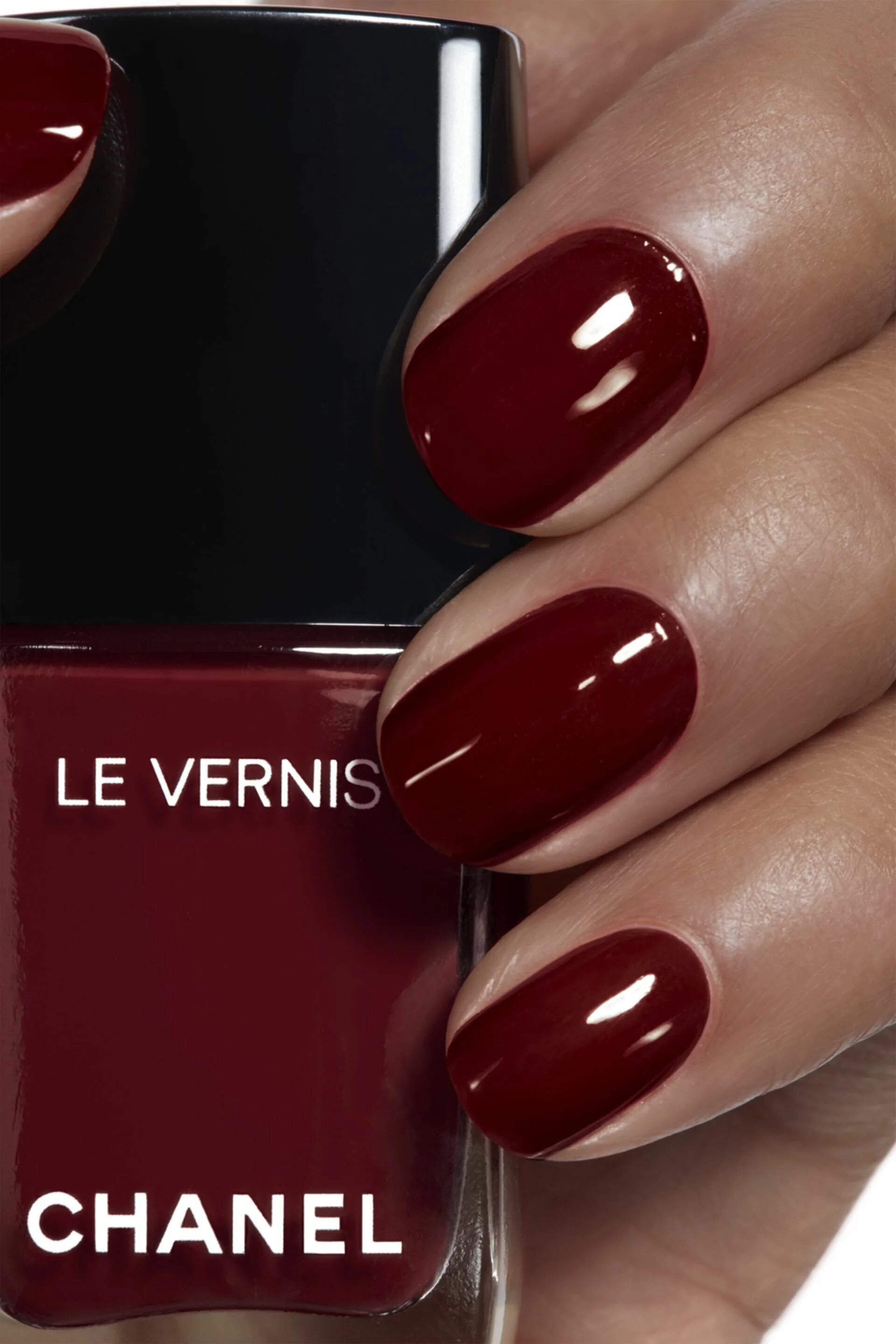Chanel nail polish. Лак для ногтей шанель. Chanel 510 gitane. Лак для ногтей chanel le vernis nail colour. Лак 905 chanel.