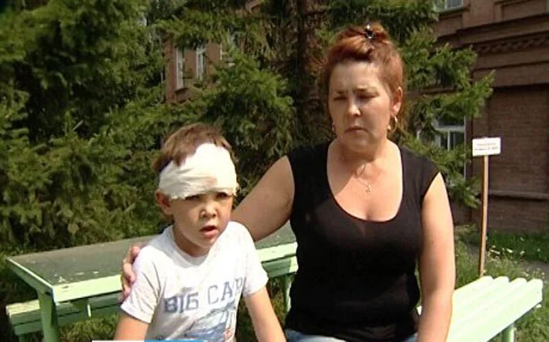 Мальчик опрокинул на себя кастрюлю с кипятком фото сбор средств. Девушку закопали на пляже. Мальчик спас маленькую девочку. Мальчик спас маленькую девочку. Даша павлова спасла мальчика.