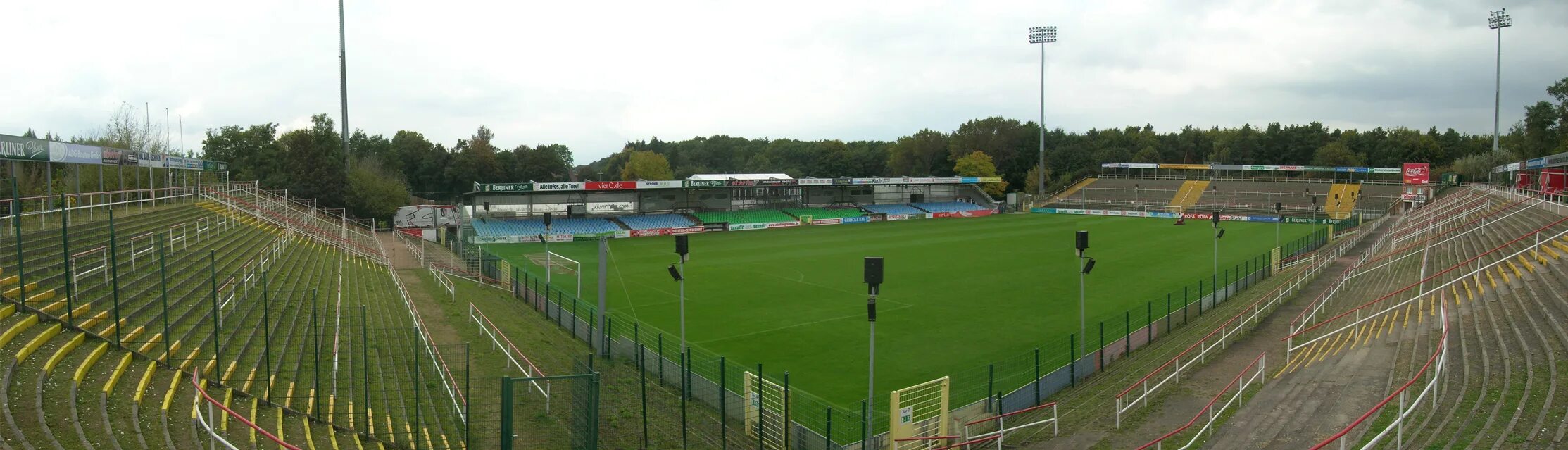 Стадион 85. АН дер Альтен Фёрстерай стадион. Стадион Union Berlin. Stadion an der alten Försterei стадион.