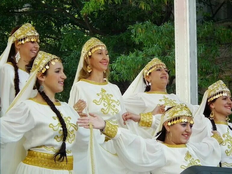 Как относятся к русским в турции. Турецкие девичы свадьба КНА. Турецкая девушка картинки в историческом стиле. Плакать перед свадьбой Китай.