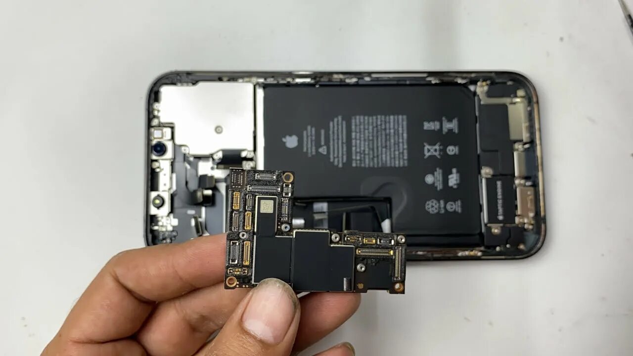 Iphone 13 Pro Max motherboard. Iphone XR модем. Iphone 12 Pro Max плата. Iphone 11 Pro модем. Iphone 12 pro esim