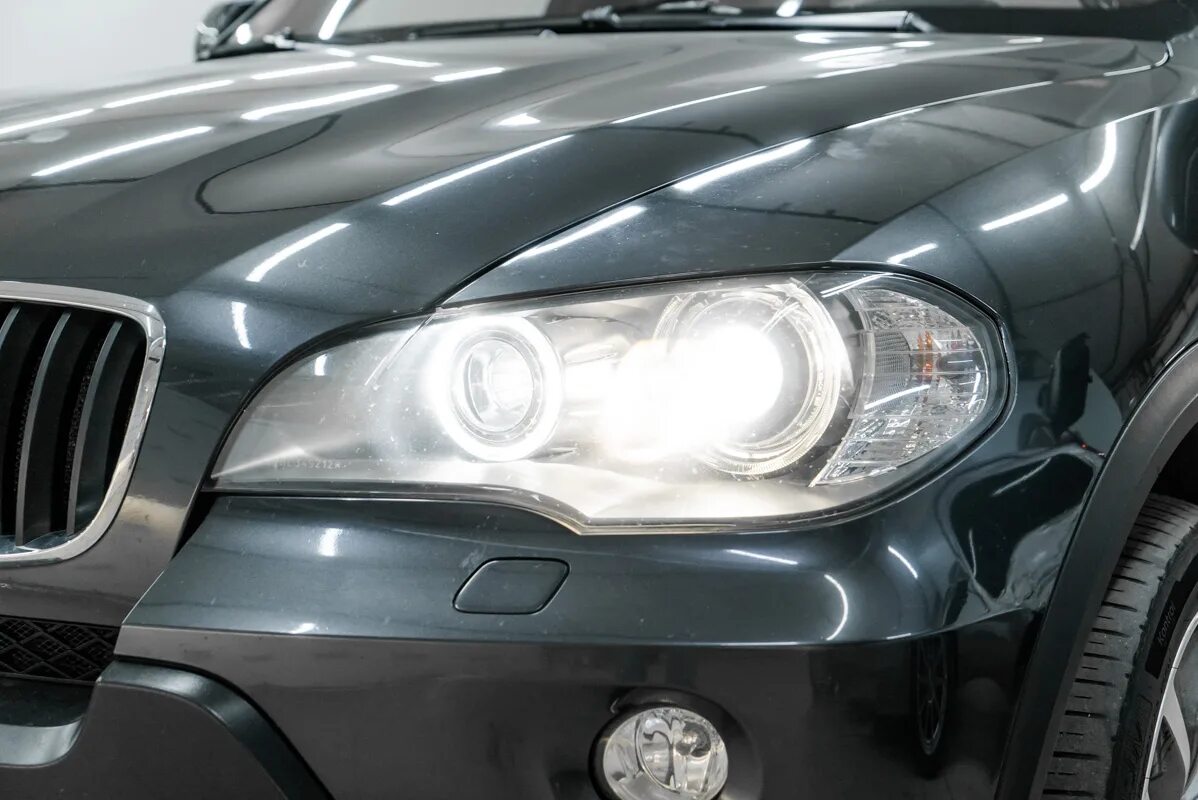 Х5 е70 лампы. Фара bmw x5 e70. бмв е70 дальний свет. led фары bmw x5 e70. bmw e70 ближний свет.