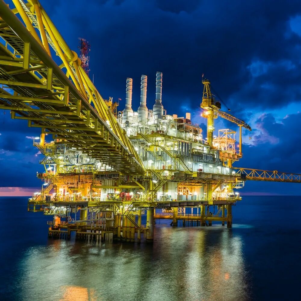 Азери-чираг-гюнешли. Буровая вышка нефтяная. Oil and gas company. Нефтяная электростанция. Данготский нефтеперерабатывающий завод нигерия.