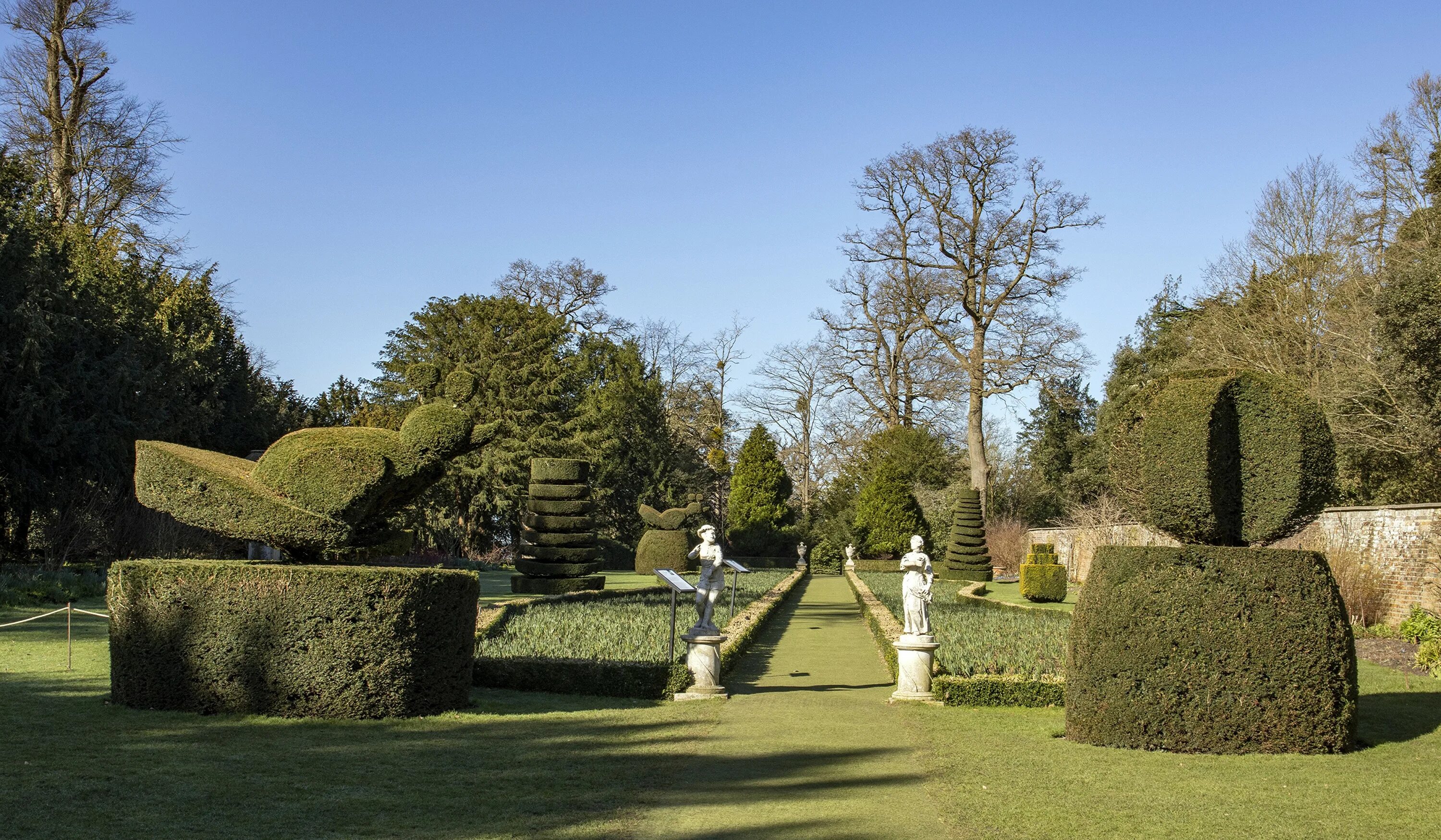 Uk parks. Клайвден (Англия) парк. Бенхам парк Англия. Йоркширский парк скульптур, Англия. Раушем Англия парк.