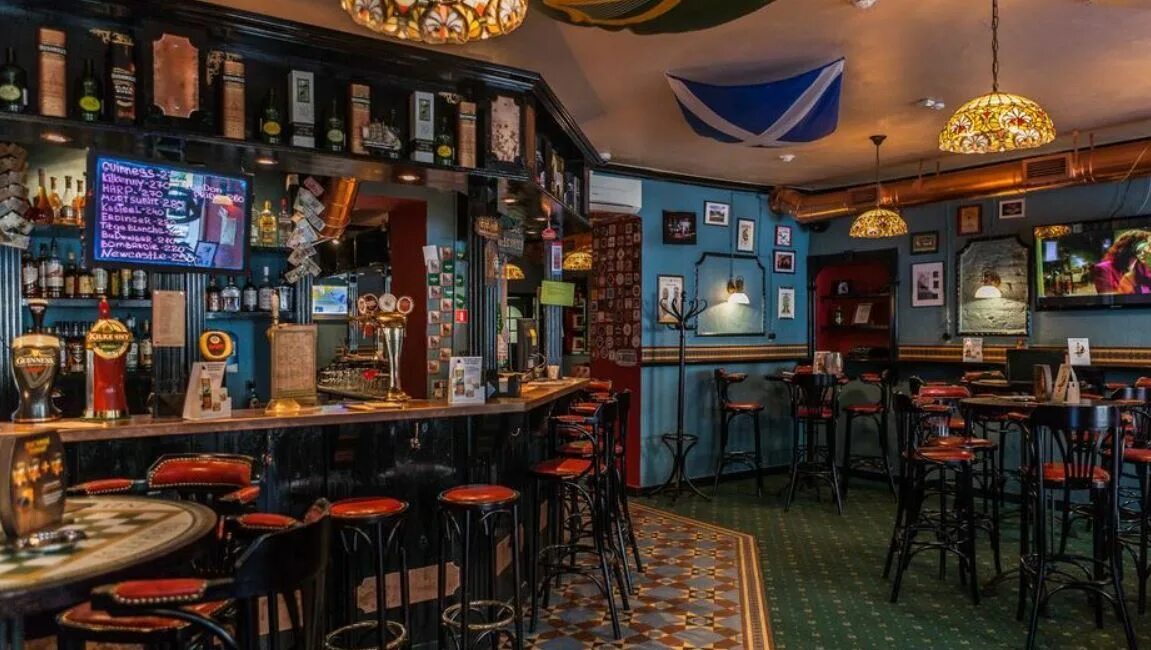 Harat s pub череповец. Харатс паб. harat&#039;s irish pub. харатс паб чита.