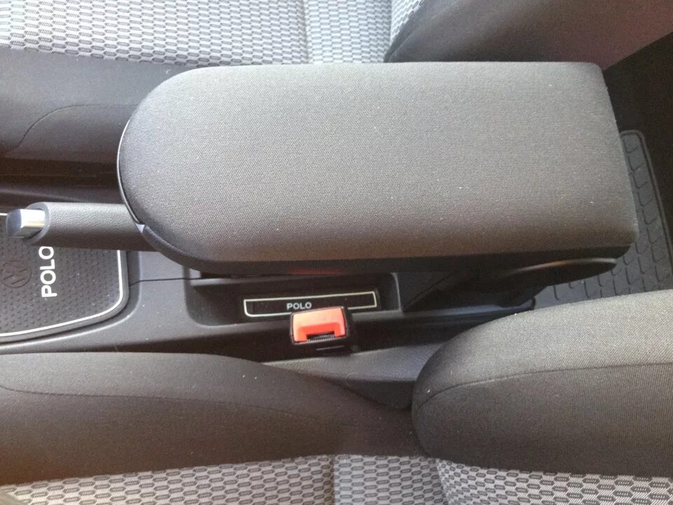 Подлокотник фольксваген поло седан 2013. Подлокотник vw polo sedan 2011. Подлокотник поло седан 2017. Оригинальный подлокотник поло. Подлокотник на поло седан 2016.
