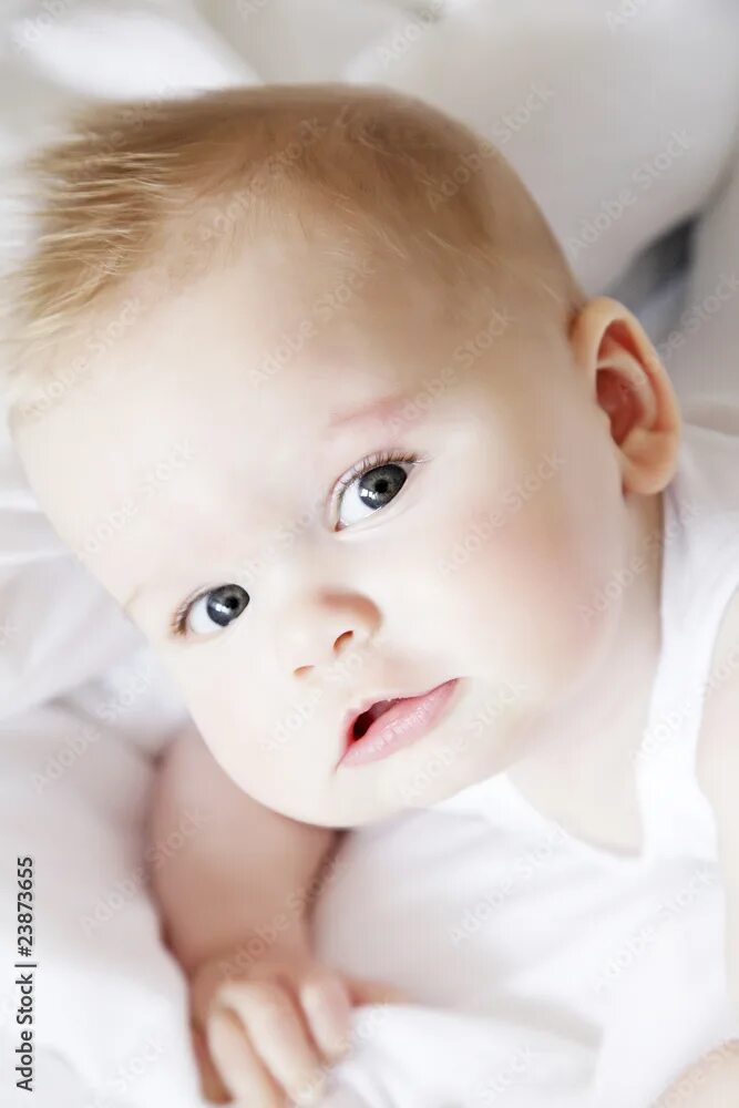 6 месяцев ребенку. Baby 6 months. Babys 6 month old. Полугодовалый ребенок. Фото малыша в полотенце.