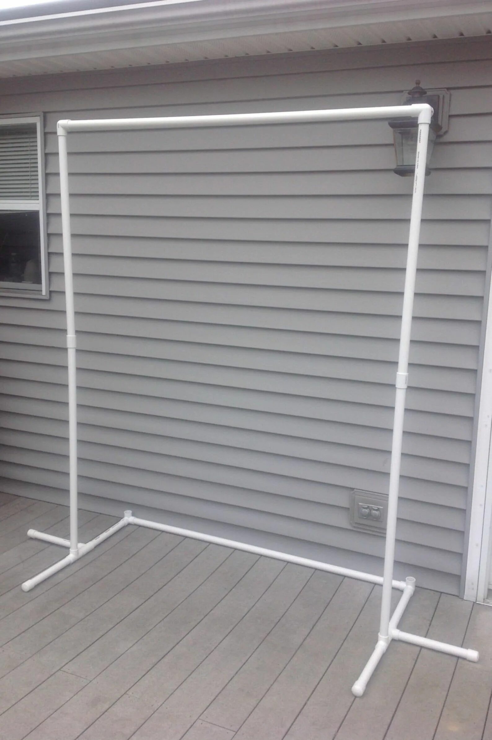 Каркас из пластиковых труб для фотозоны. Вешалка из труб пвх. Каркас для фотозоны. Каркас для фотозоны своими руками из пластиковых труб. Каркас фотозоны из пластиковых труб.