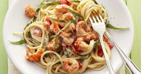 Паста с креветками и овощами