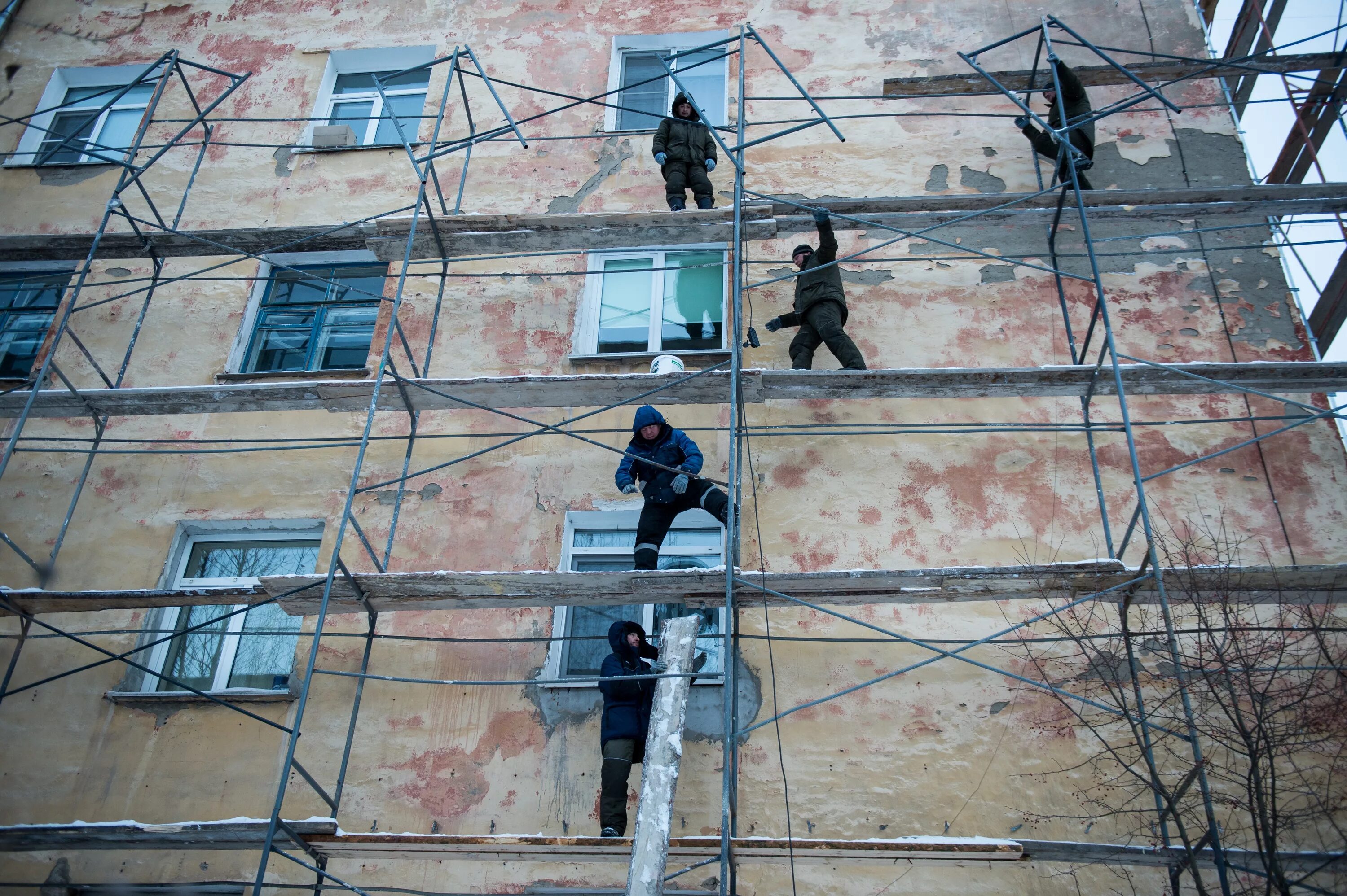 Капитальный ремонт дома многоквартирного санкт петербург. Капремонт домов. Капремонт фасада. Капремонт МКД. Ремонт многоквартирного дома.