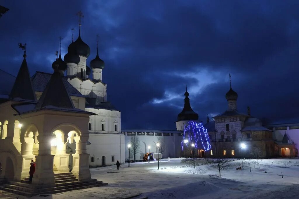 Погода по часам ростов великий. Ростовский Кремль Ростов Великий. Кремль в Ростове Великом. Ростовский Кремль 1670-1680. Ростов Великий Кремль вечером.