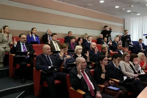 Депутаты городского совета принимали решения