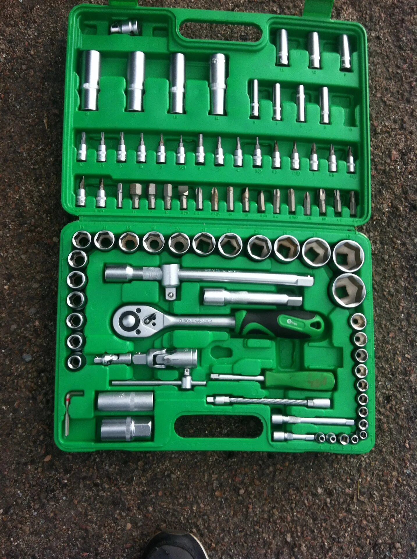 Bosch 2607018440 набор инструментов. Набор инструментов арсенал 128. Комплект инструментов bosch 2670. Универсальный (metric) пласт. Зеленые инструменты это.