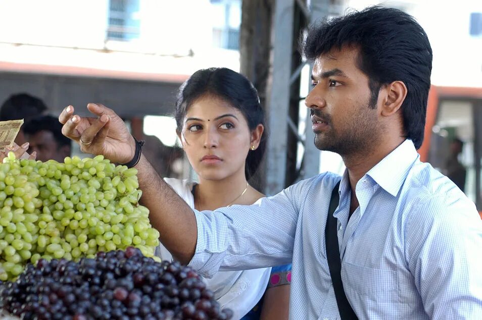 Movie stills. телугу город. Movie stills. дхирадж дхупар жена. Movie stills.