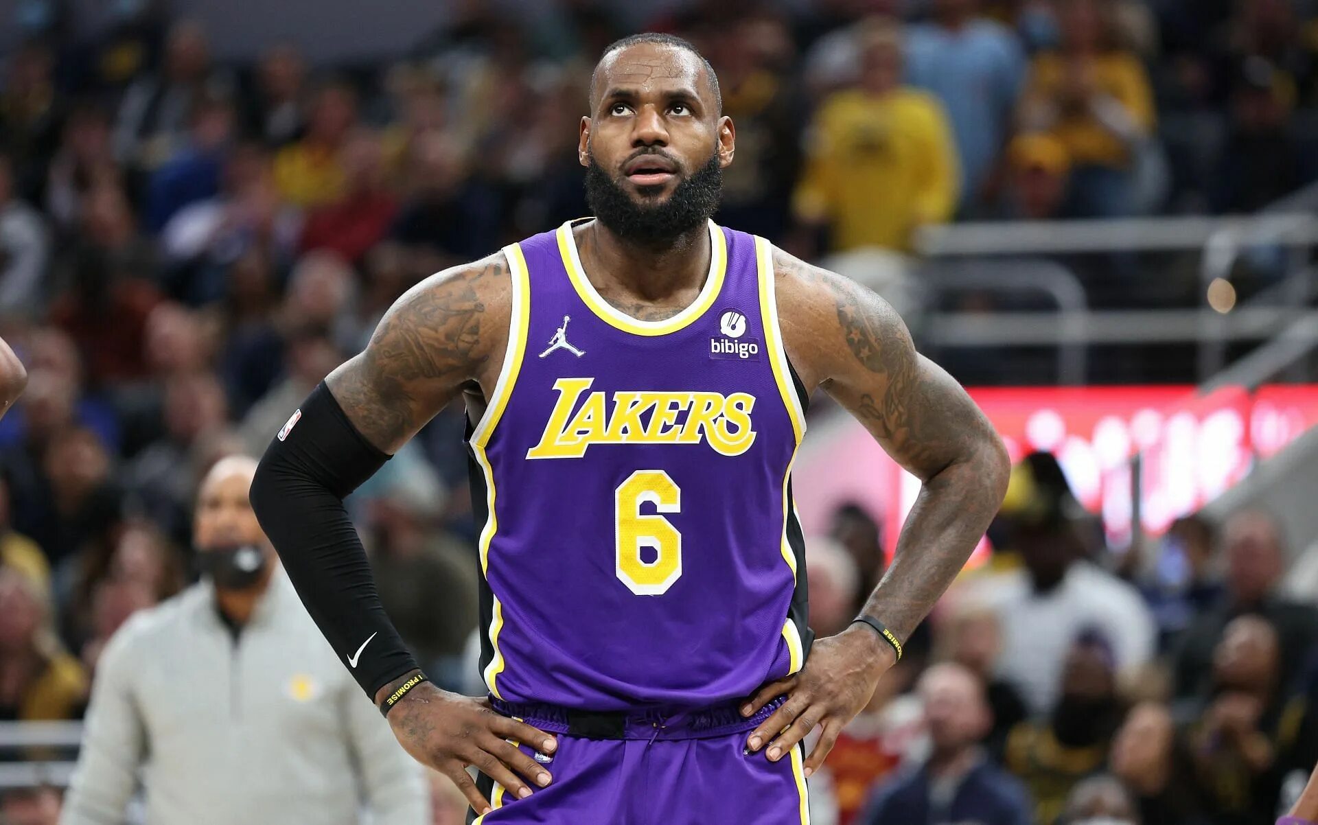 James came. Леброн Джеймс 2022. Леброн Джеймс Лейкерс. LEBRON James 6 Lakers. Леброн Джеймс 2001.