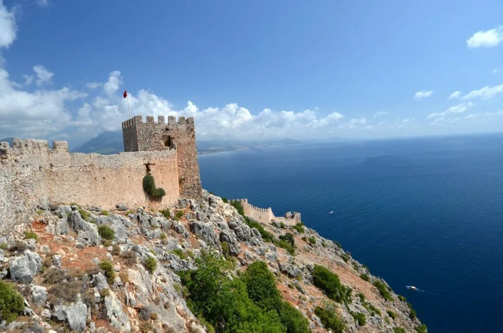 Крепость в алании. Крепость аланья турция. крепость аланьи alanya. средневековая крепость алании. цитадель алания.