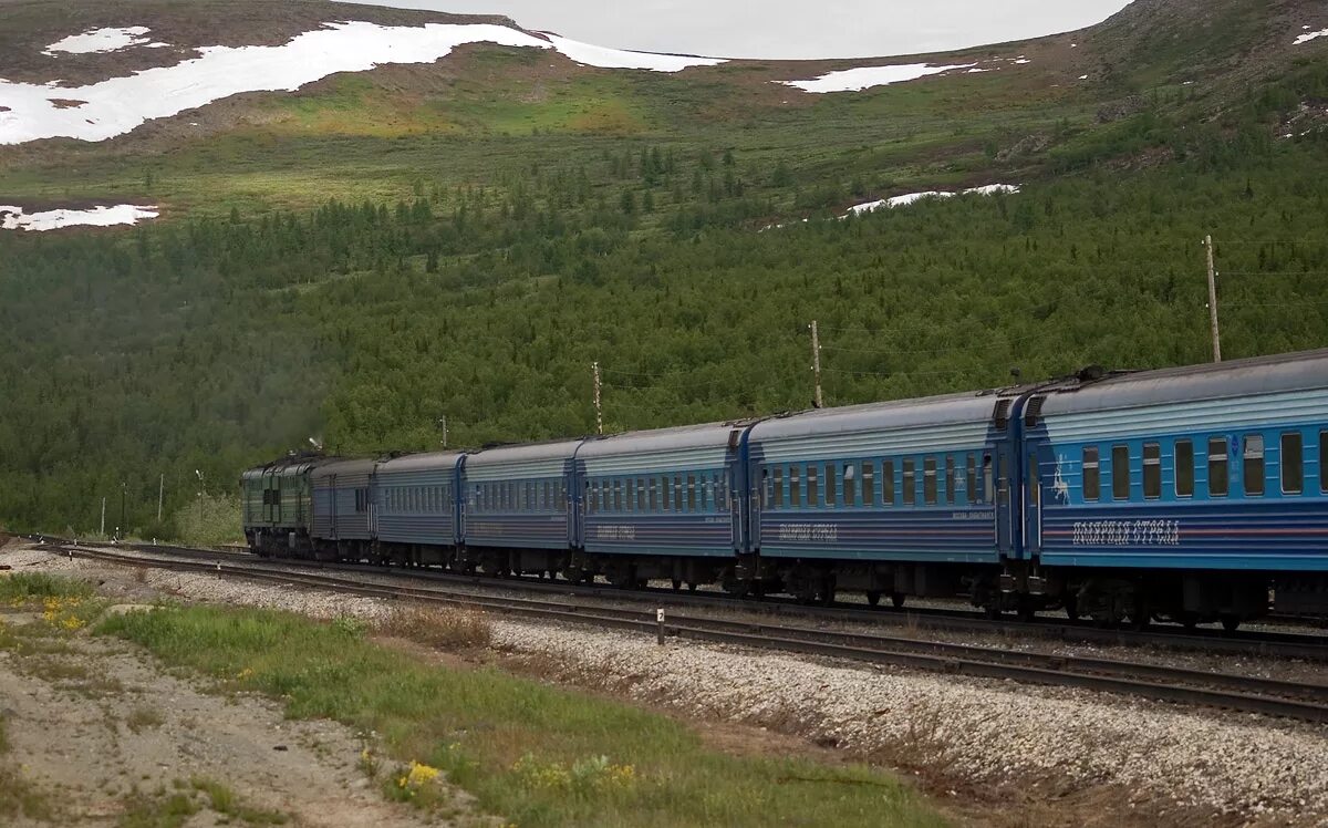 железная дорога поезд ржд. 022я полярная стрела. станция обская лабытнанги. полярная стрела св вагон. воркута лабытнанги поезд.