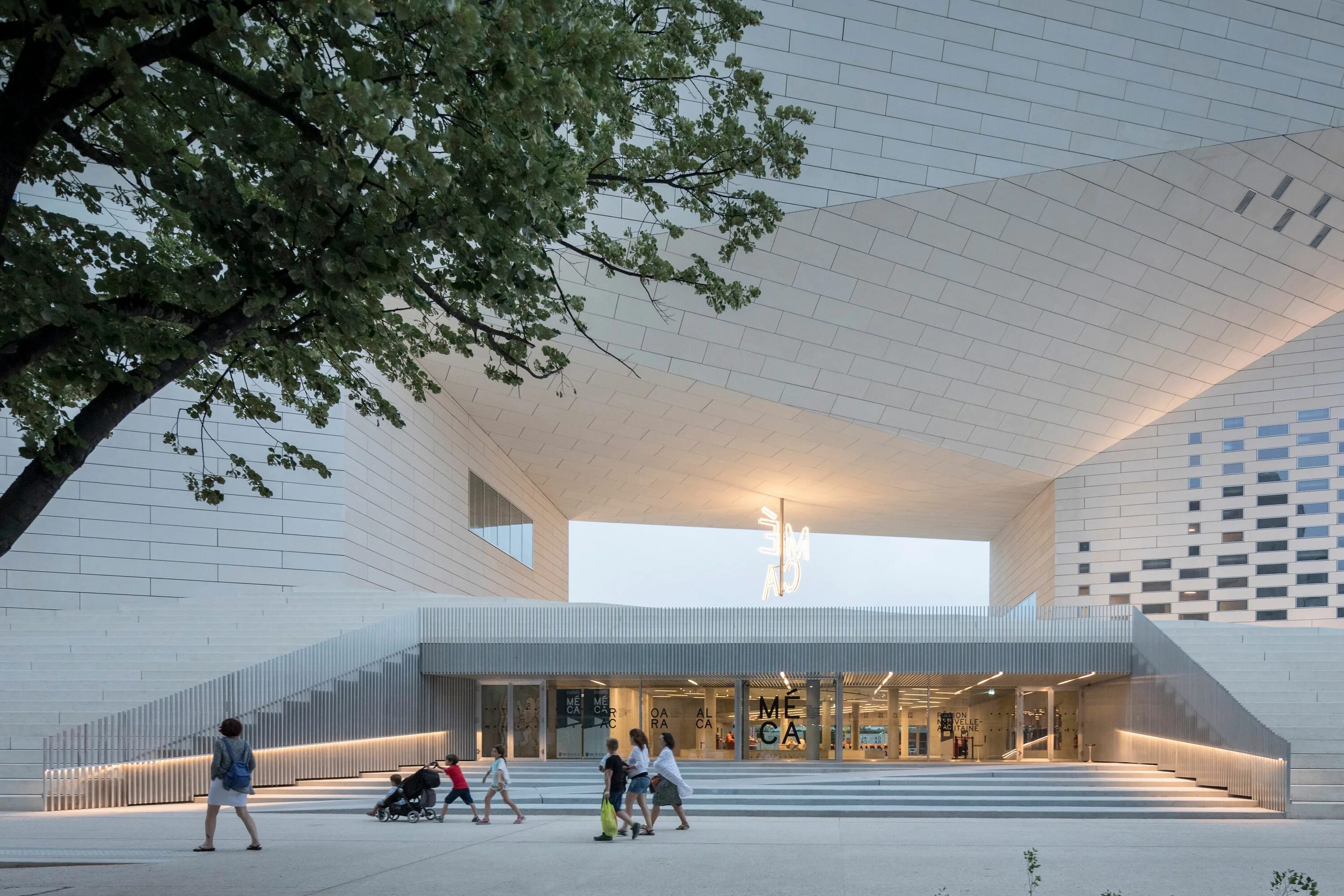 Культурный центр рудонг китай. Culture centre. Архдейли архитектура. Современные здания архитектуры. Культурный центр ле-аг, франция.
