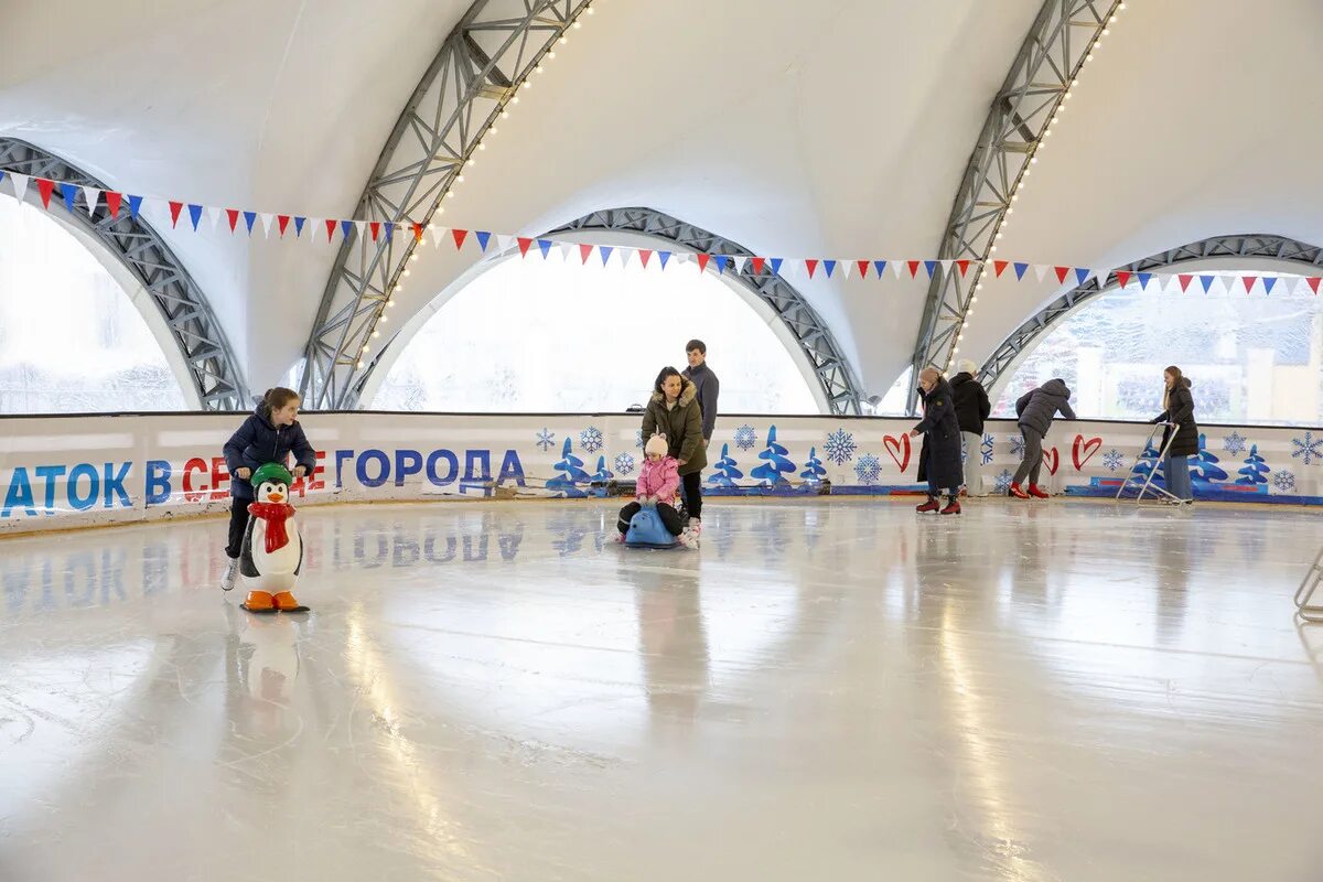 Каток ставрополь площадь. Каток на ленина ставрополь. Сердце ставрополя каток. Сердце ставрополя каток. Каток в центре ставрополя.