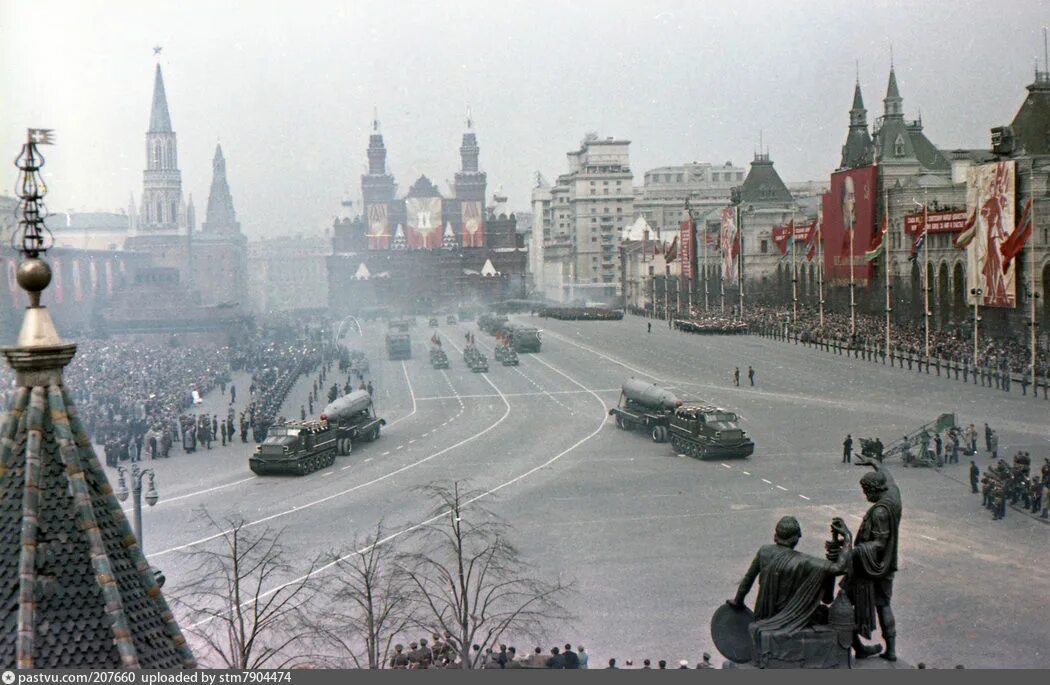 Парад 1965 года на красной площади. Парад Победы 1965. Парад Победы 1965 в Москве. Парад на красной площади 9 мая 1965 года. Военный парад ссср