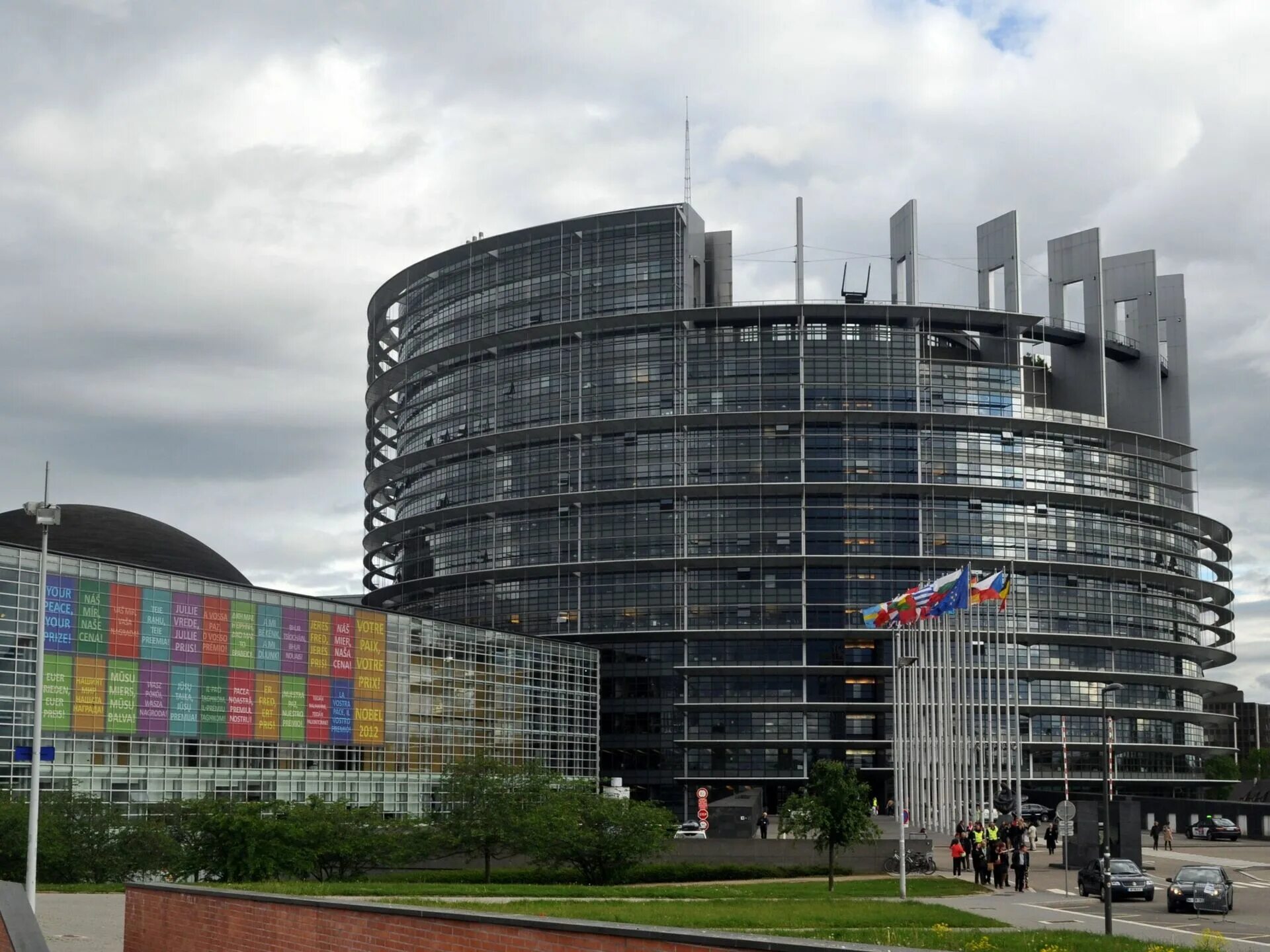 Штаб квартира оон в брюсселе. Брюссель парламент евросоюза здание. Европейский совет брюссель. Штаб квартира в брюсселе. Здание оон в брюсселе.