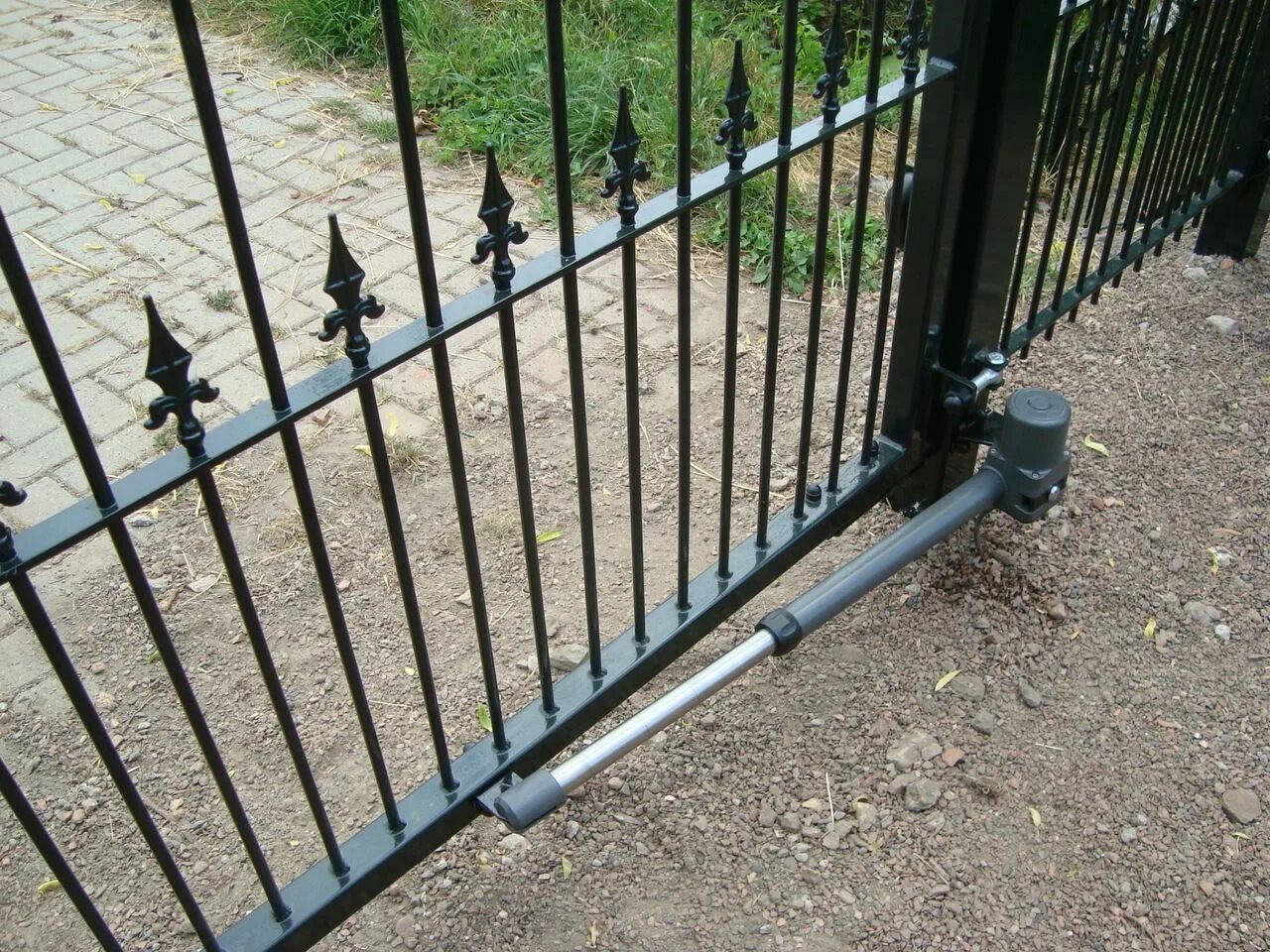 Limit s 1700078 нижний упор для распашных ворот. Стопор для гаражных ворот. Стопор для ворот распашных. Ограничитель хода распашных ворот. Ограничитель для ворот распашных.