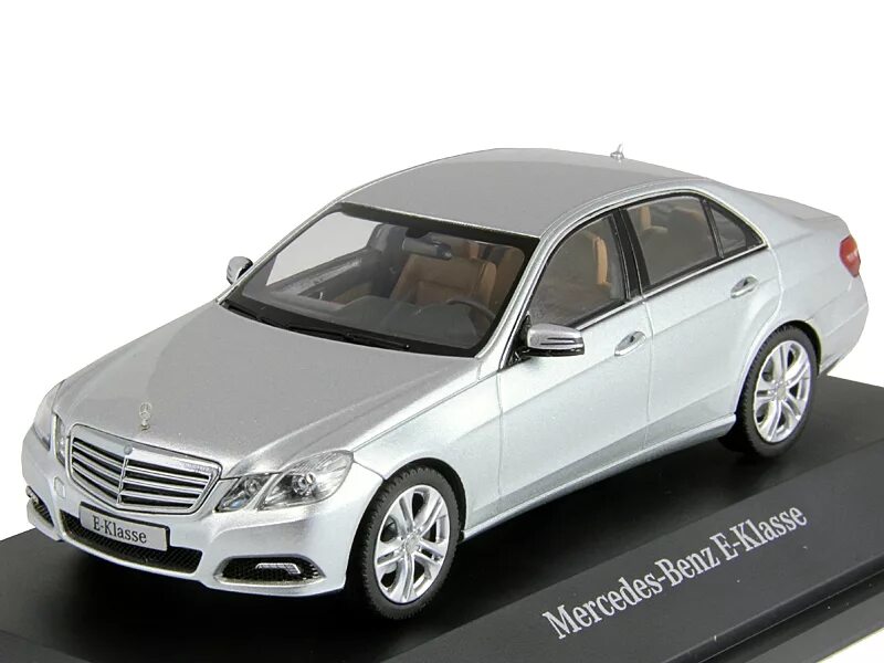 Мерседес модель масштабный. W212 модель Мерседес модель. W212 1:43. Моделька авто Мерседес w212. Масштабная модель Mercedes w212 2010.