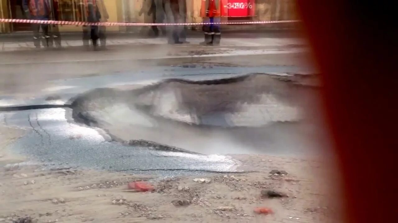 Каменный метеорит h5. Бородинский метеорит. Метеорит харабали. Коллекция метеоритов музей в питере. Метеорит в спб.